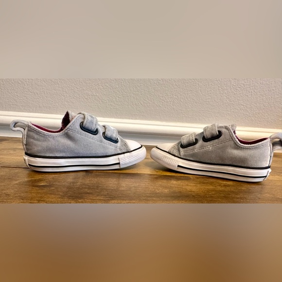 Converse gray/silver size 7 toddler - Picture 3 of 7